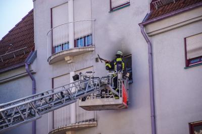 Stuttgart Ost: Wohnungsbrand sorgt fuer Grosseinsatz der Feuerwehr